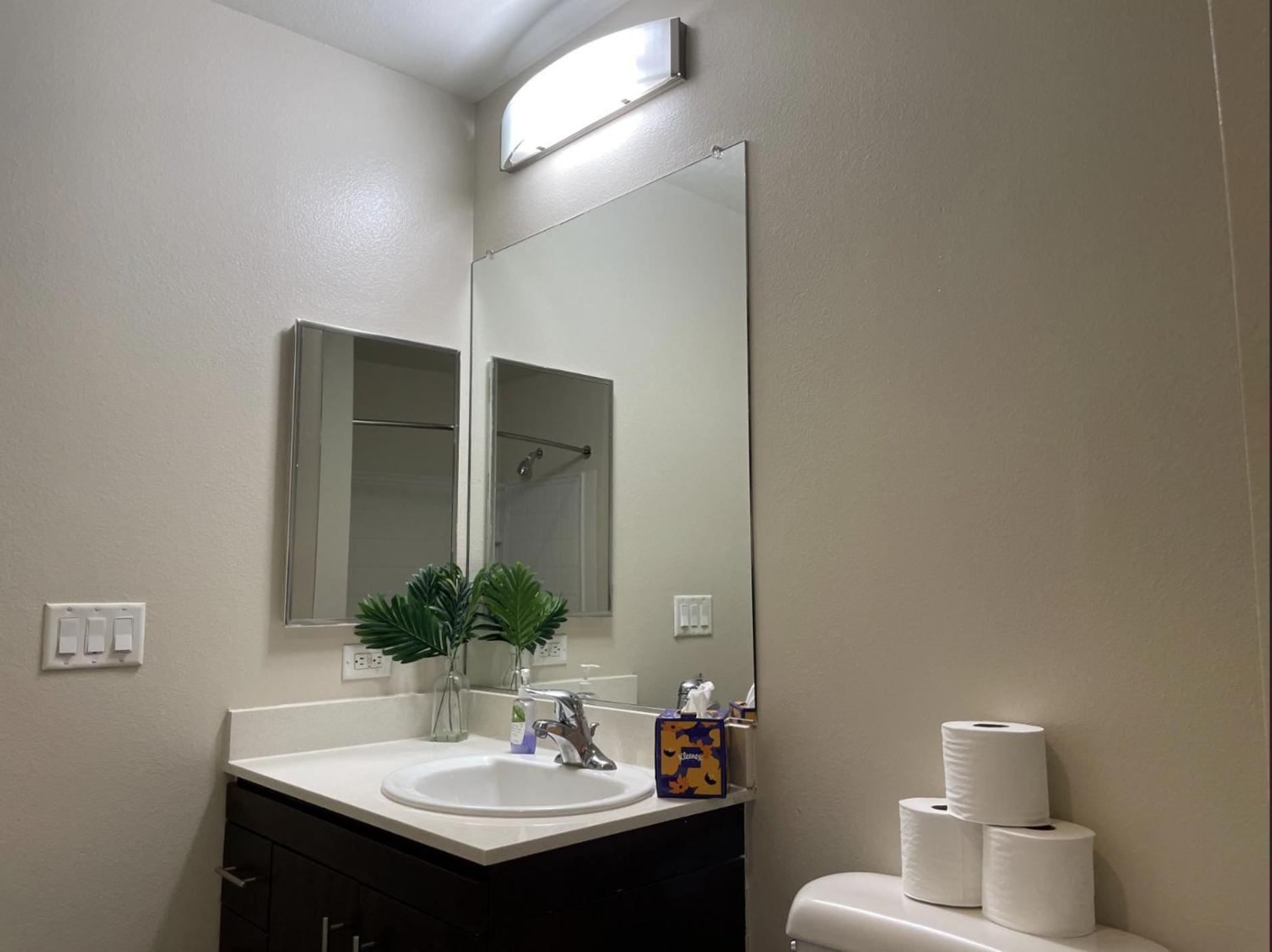 Apartment Cozy And Stylish Unit- 534 *