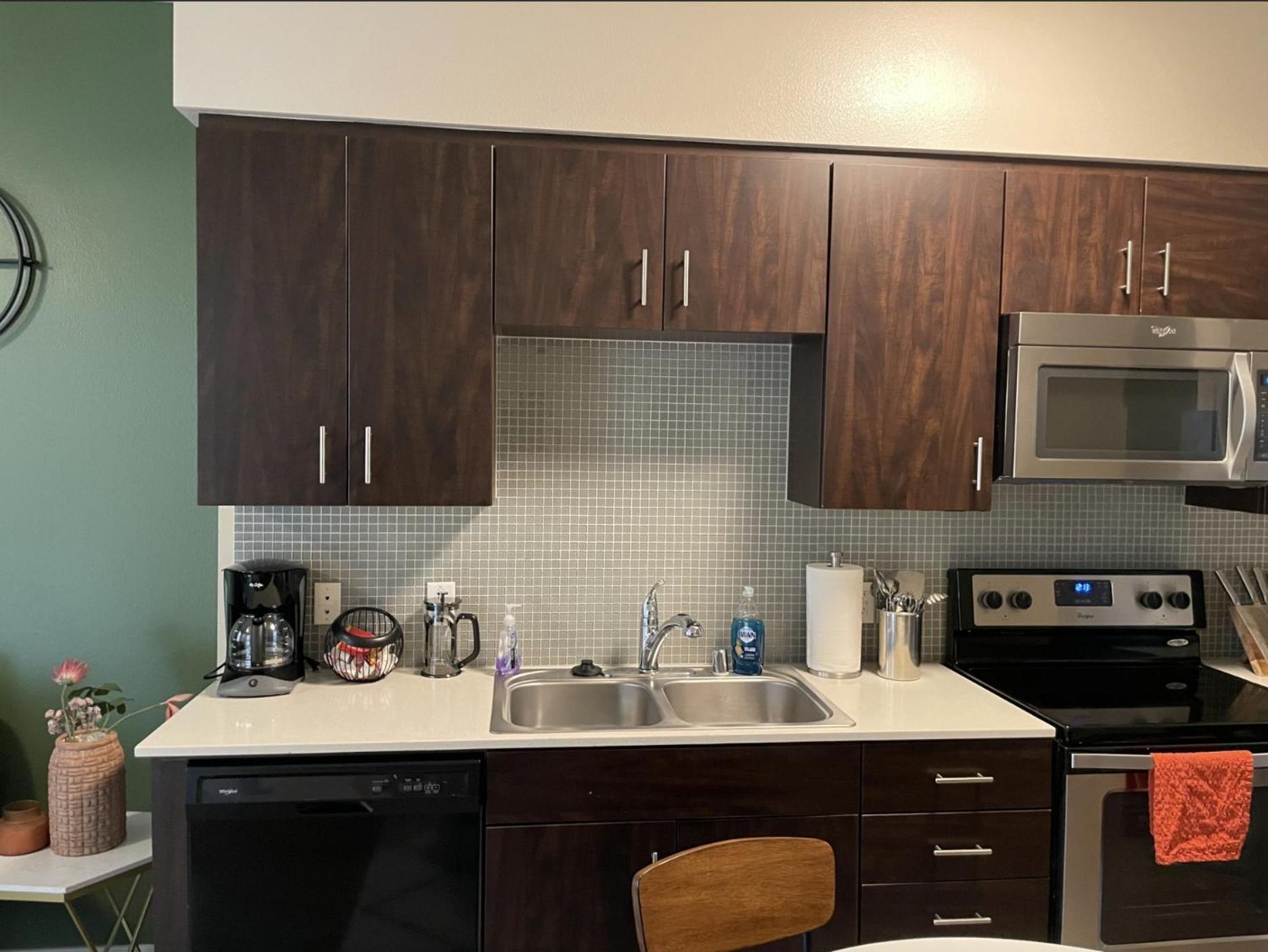 Apartment Cozy And Stylish Unit- 534