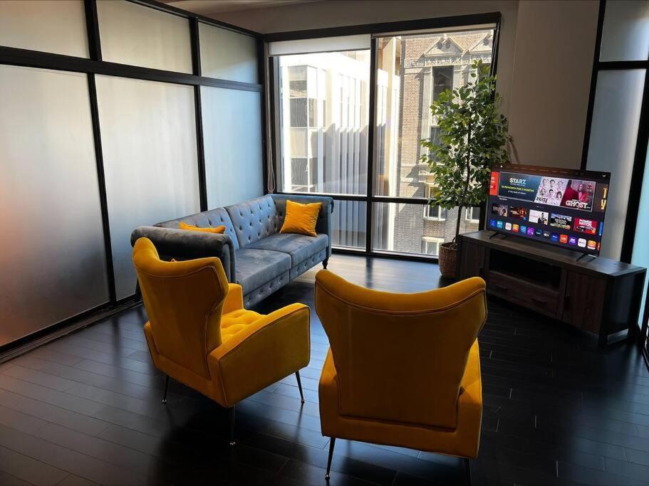 In The Heart Of Downtown Apartment