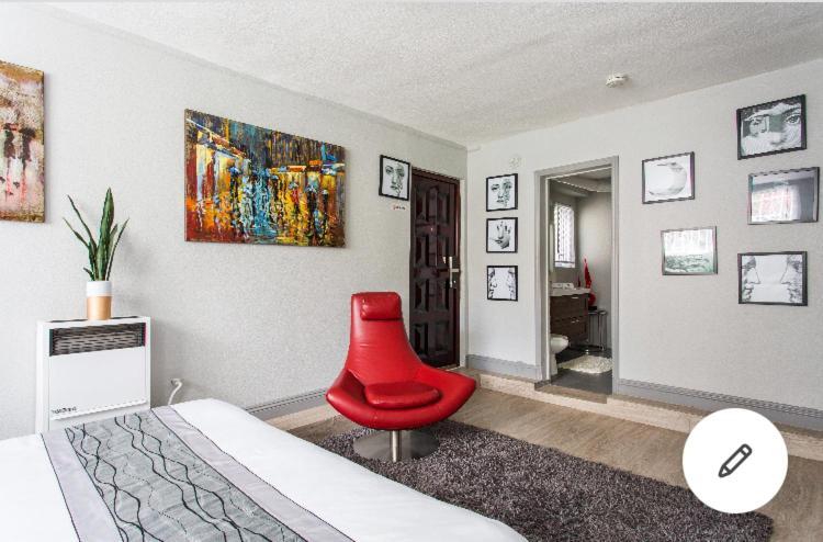 Apartment Beautiful In The Heart Of Koreatown!
