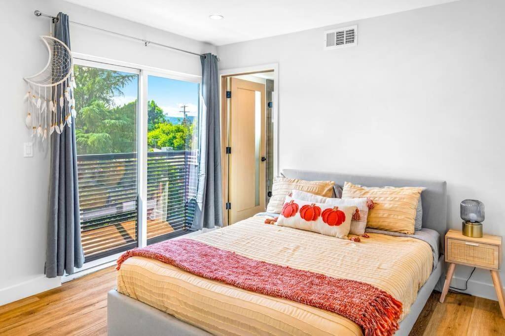 Luxurious Townhome W/3 Master Gated Parking Holiday home