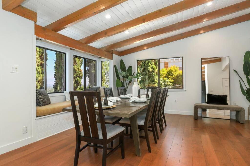 Modern Farmhouse With Panoramic Hill Views, Heated Salt Water Pool, Hot Tub Holiday home