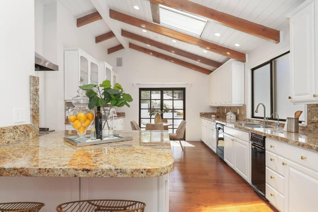 Modern Farmhouse With Panoramic Hill Views, Heated Salt Water Pool, Hot Tub * Los Angeles