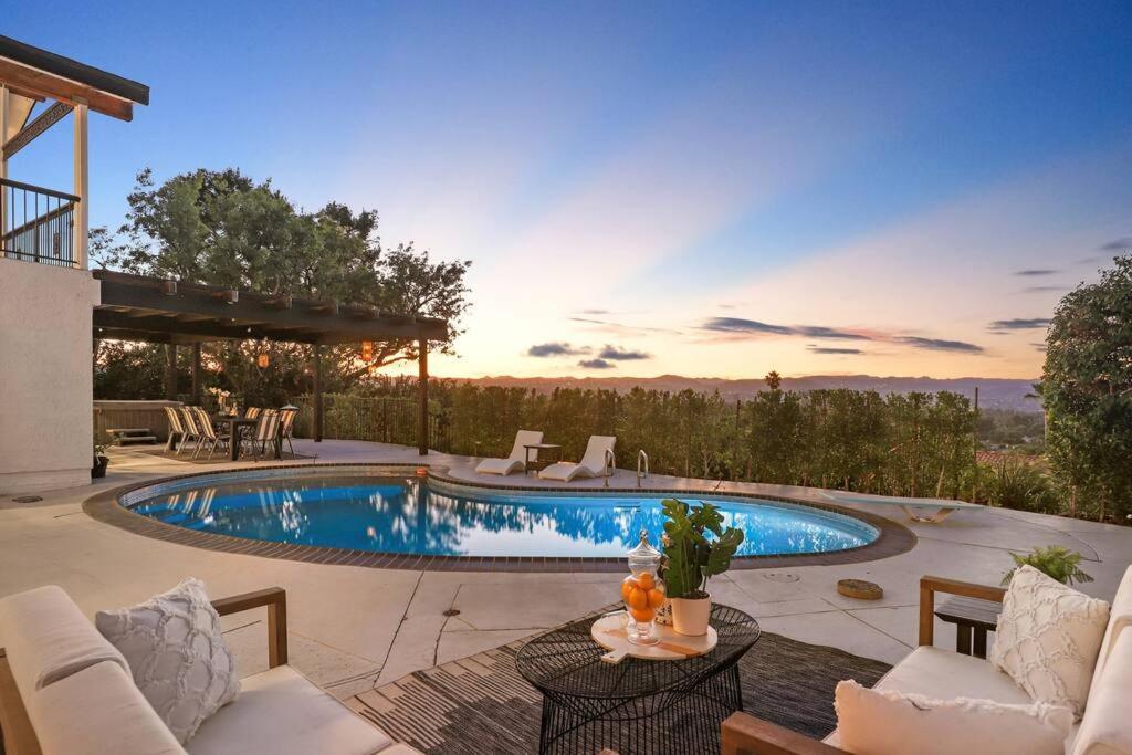 Modern Farmhouse With Panoramic Hill Views, Heated Salt Water Pool, Hot Tub
