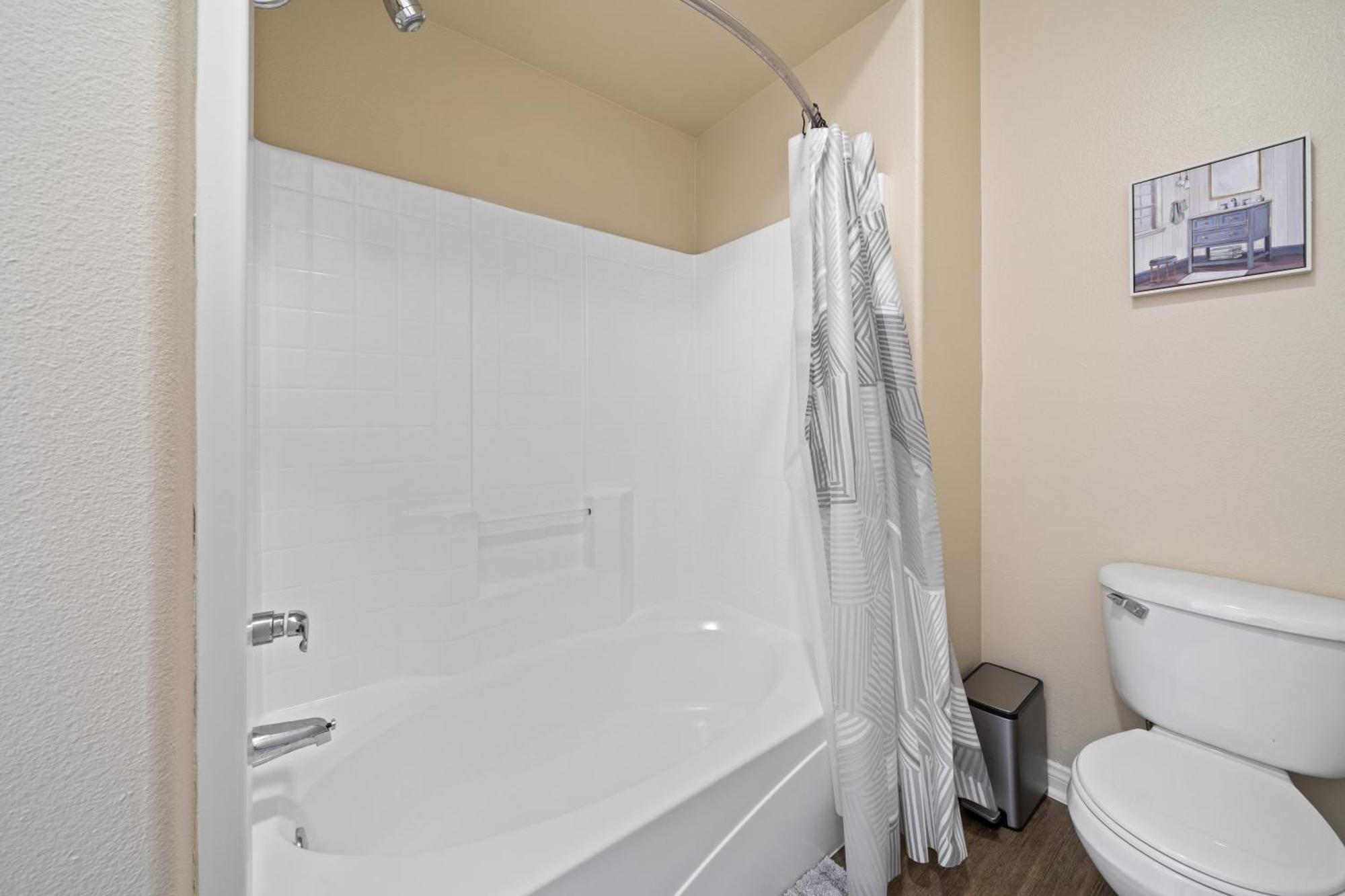 Venice Marina Pool And Luxury Apartment