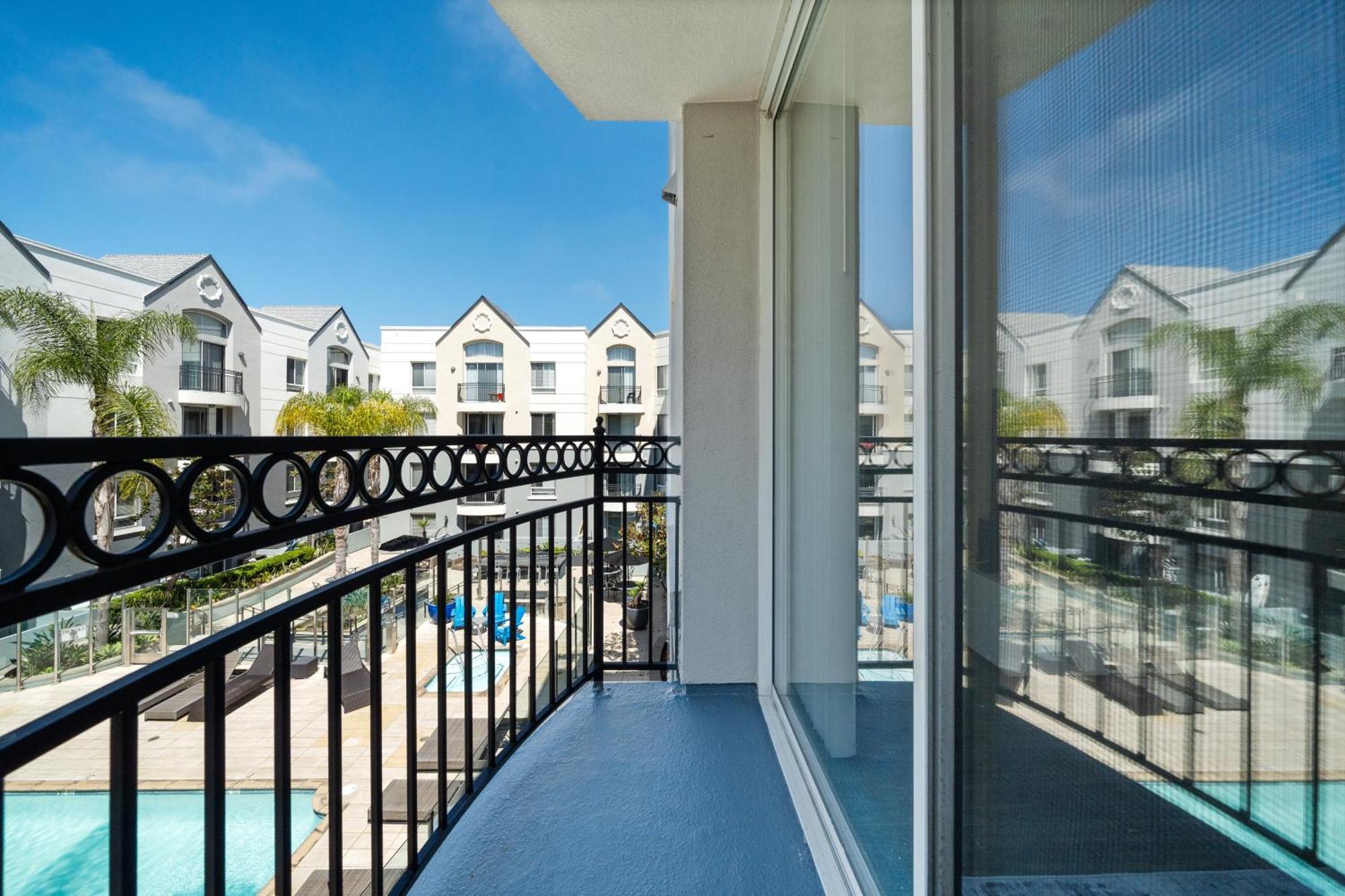 Venice Marina Pool And Luxury