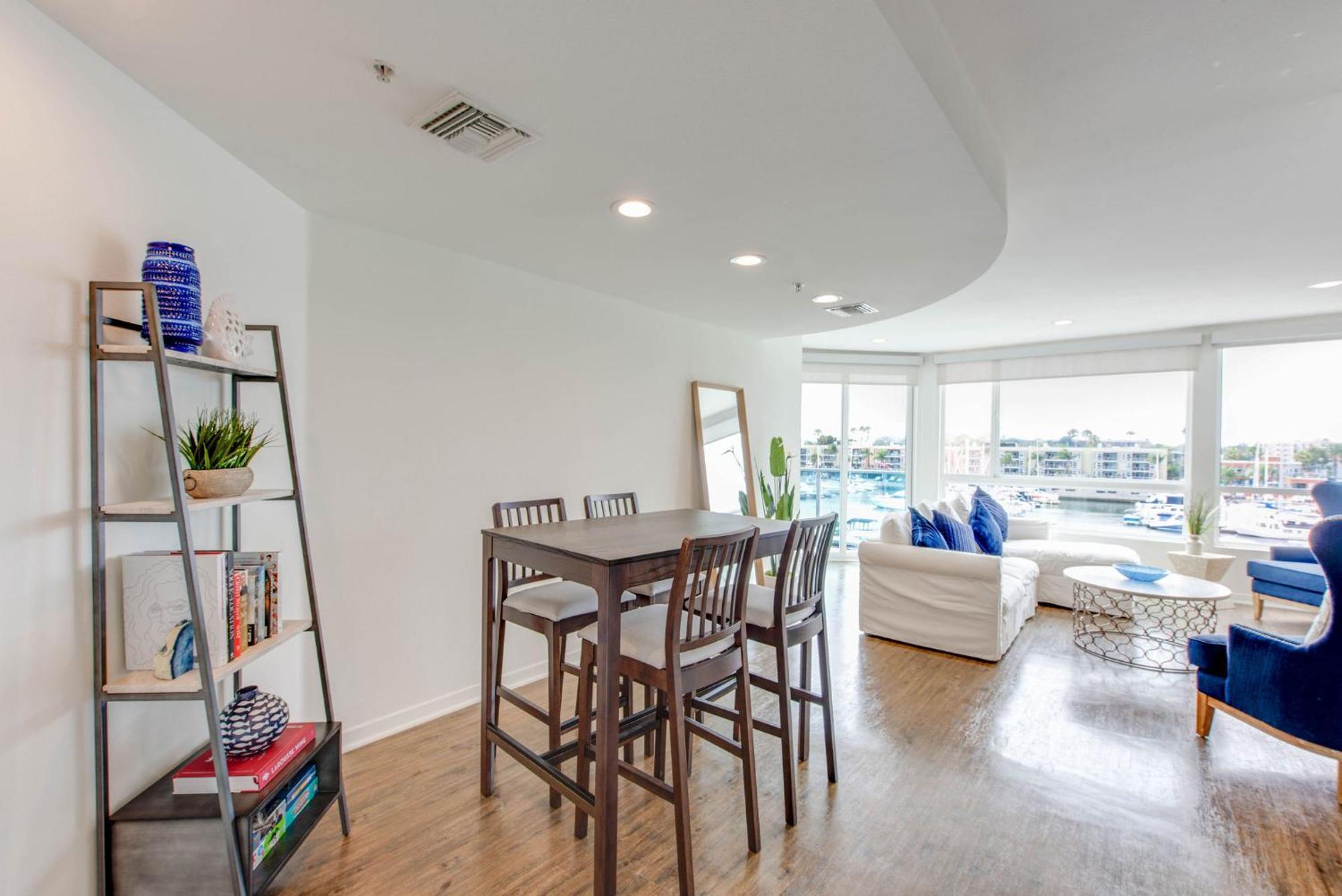 Sunny W/ 2 Story Panoramic Ocean Views *
