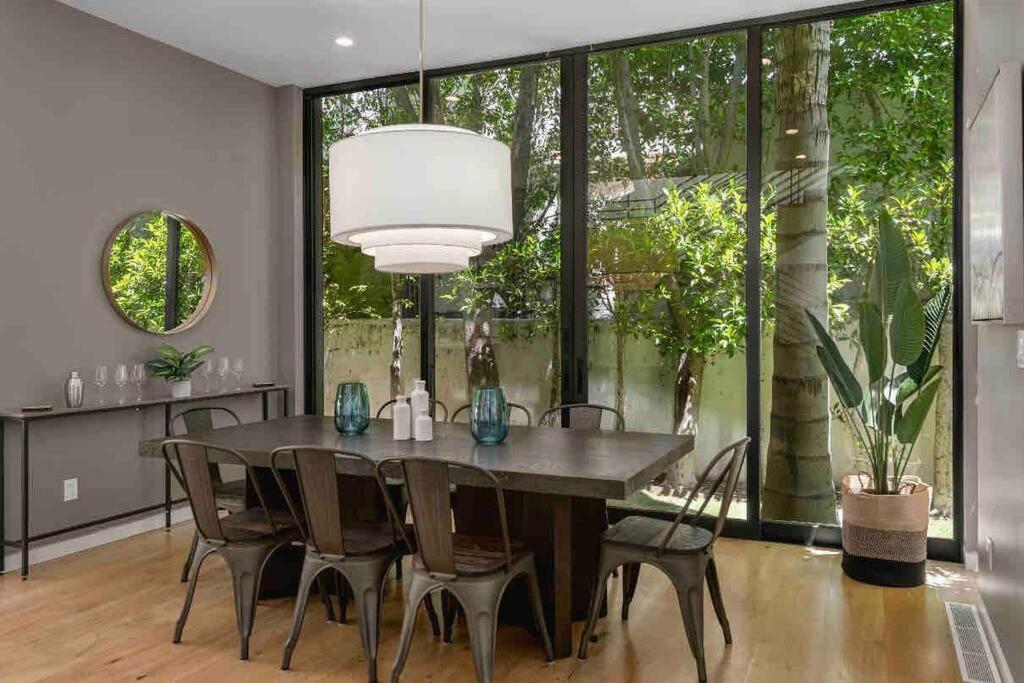 Modern & Elegant West Hollywood Villa *