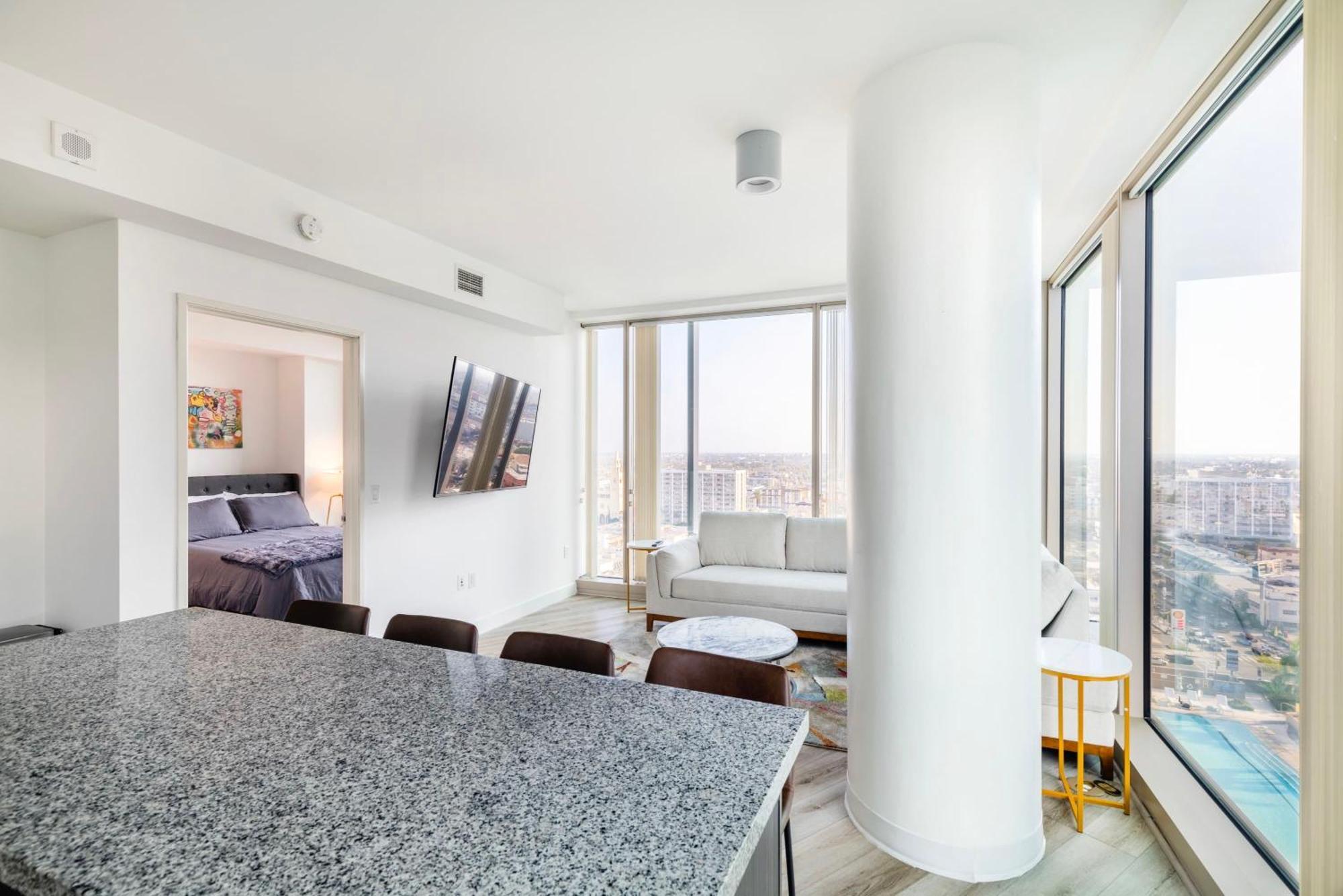 2br Luxury Highrise Hollywood