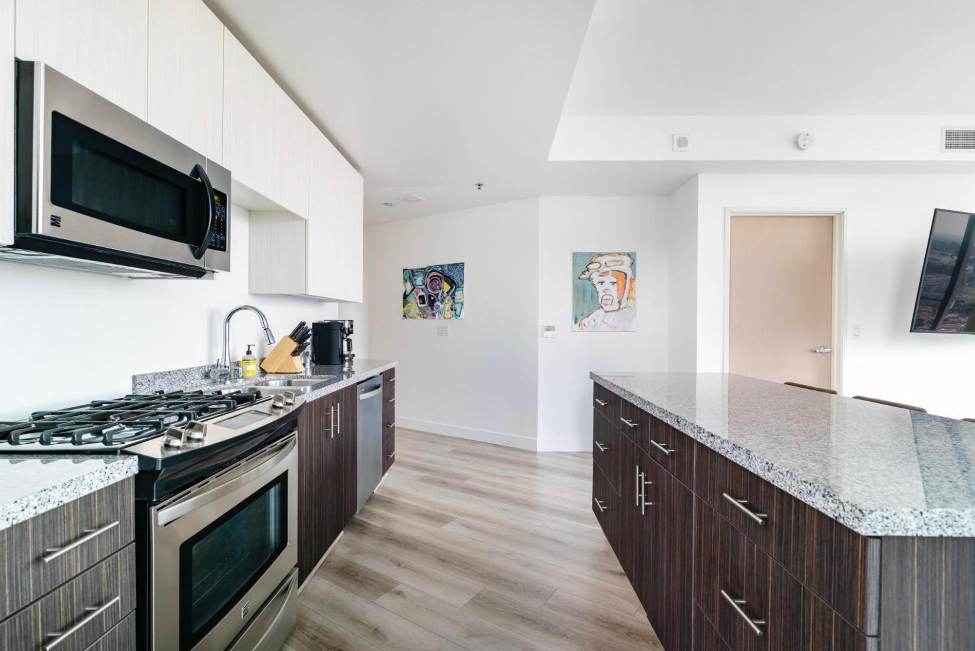 2br Luxury Highrise Hollywood Apartment Los Angeles