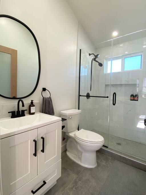Modern Two Bedroom Two Bath W/ Parking And Laundry * Los Angeles