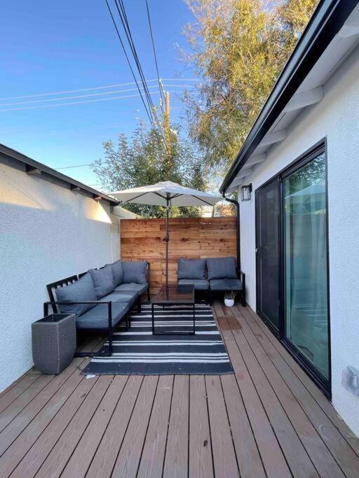 Modern Two Bedroom Two Bath W/ Parking And Laundry Los Angeles