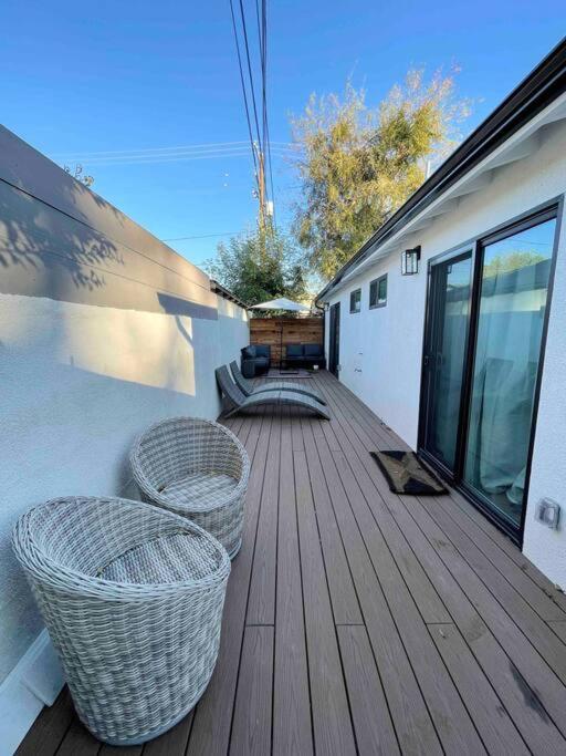 Modern Two Bedroom Two Bath W/ Parking And Laundry Holiday home