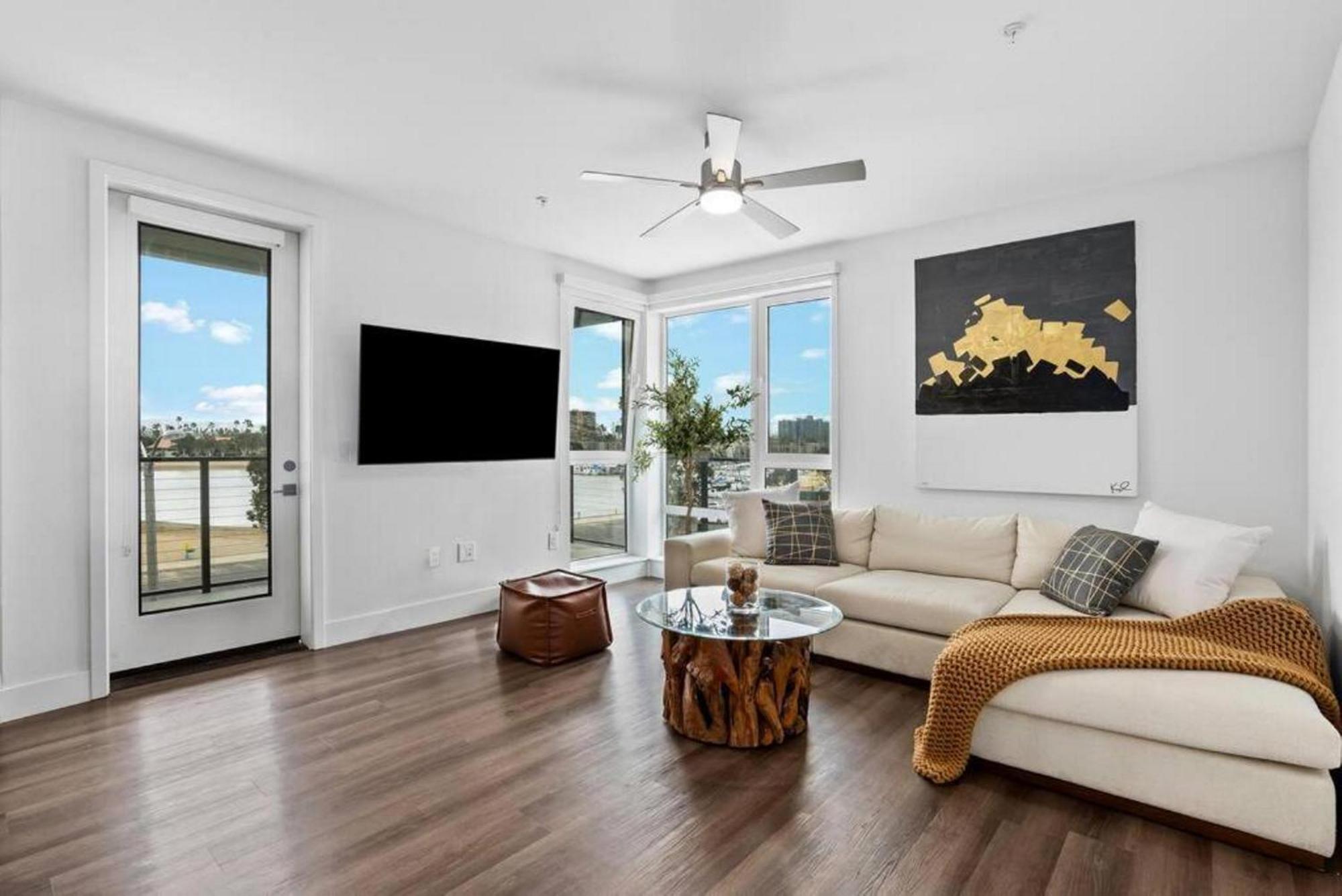 Dream Coastal Retreat Marina View Harbor Haven Apartment