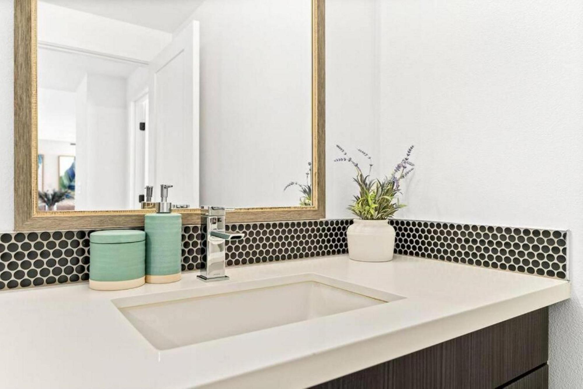 Dream Coastal Retreat Marina View Harbor Haven Apartment *