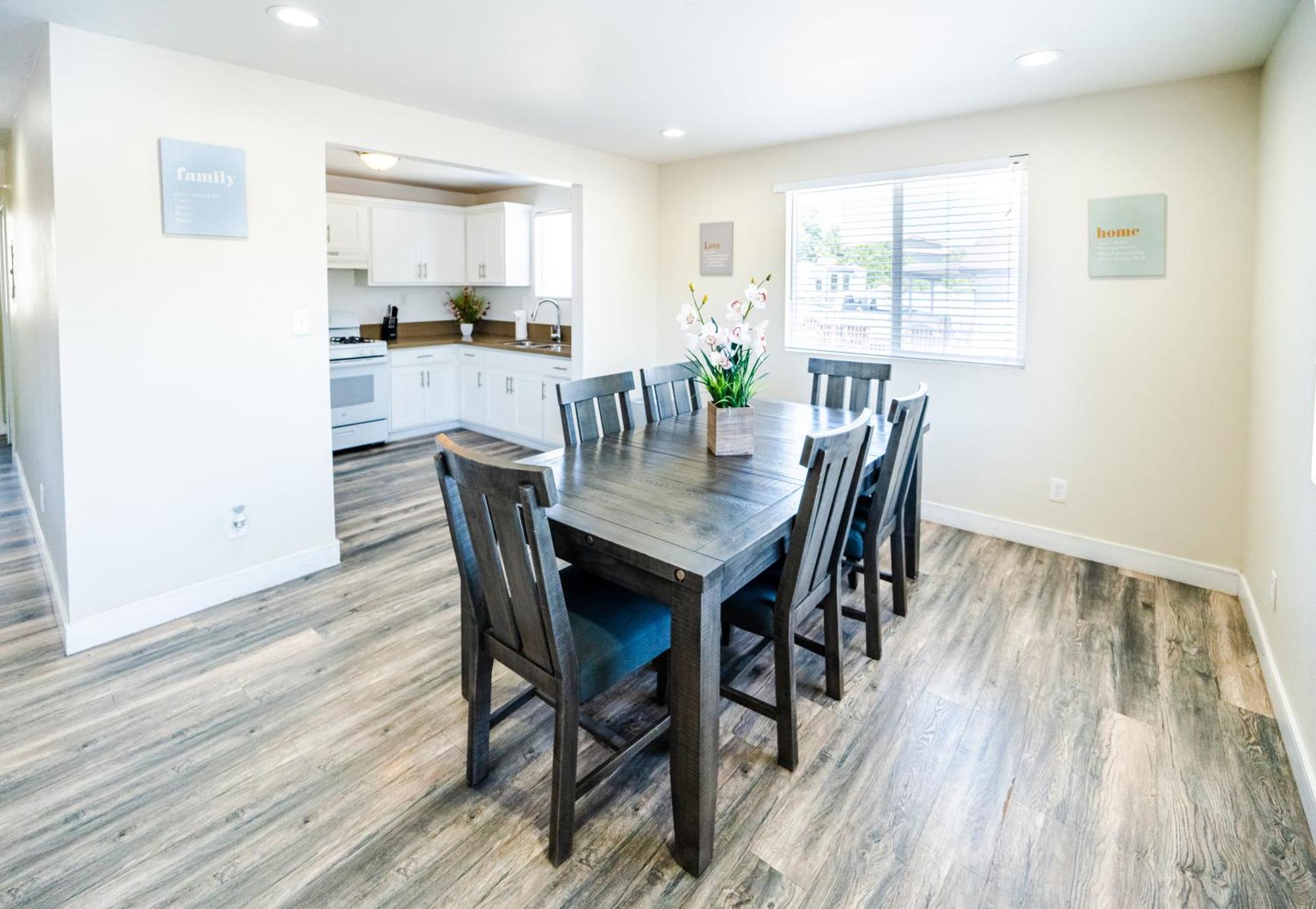 Apartment Large 2 Levles 5 Bedroom With 3 Bathroom And 2 Parking