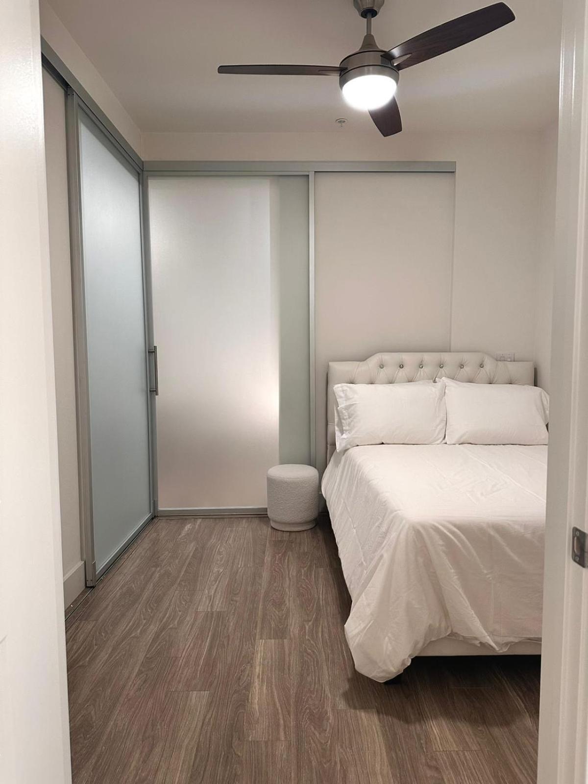 Cozy One Bedroom & Loft Sunset Free Off Site Parking And Wifi Apartment *