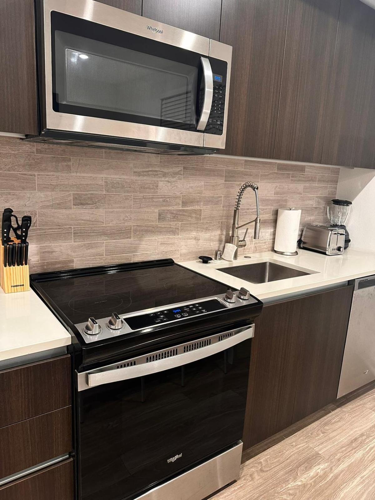 Cozy One Bedroom & Loft Sunset Free Off Site Parking And Wifi Los Angeles