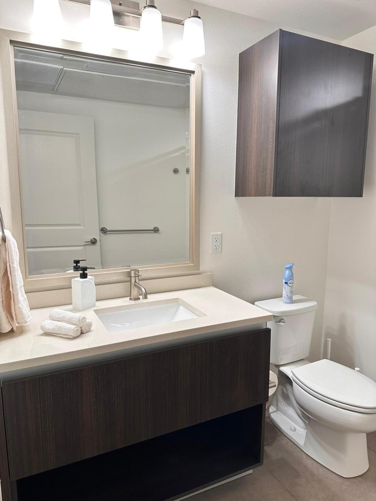 Cozy One Bedroom & Loft Sunset Free Off Site Parking And Wifi