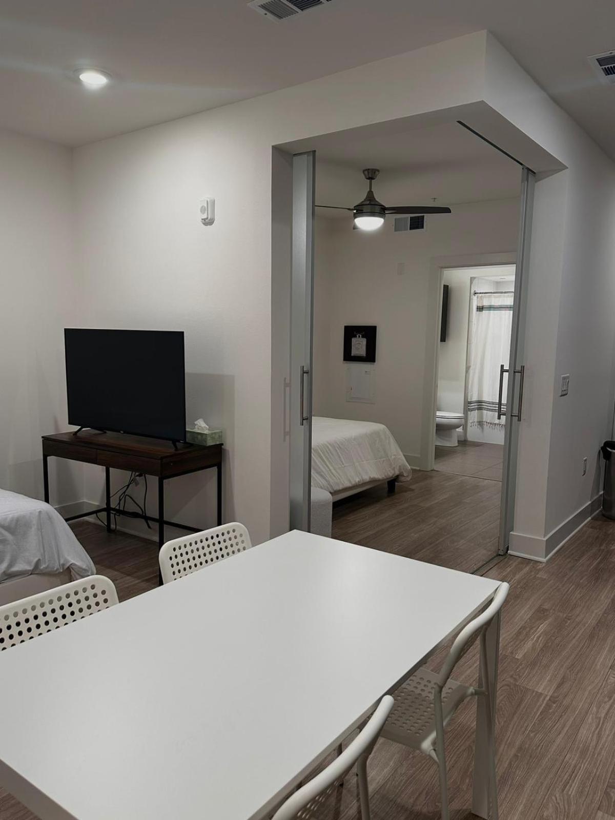 Cozy One Bedroom & Loft Sunset Free Off Site Parking And Wifi *