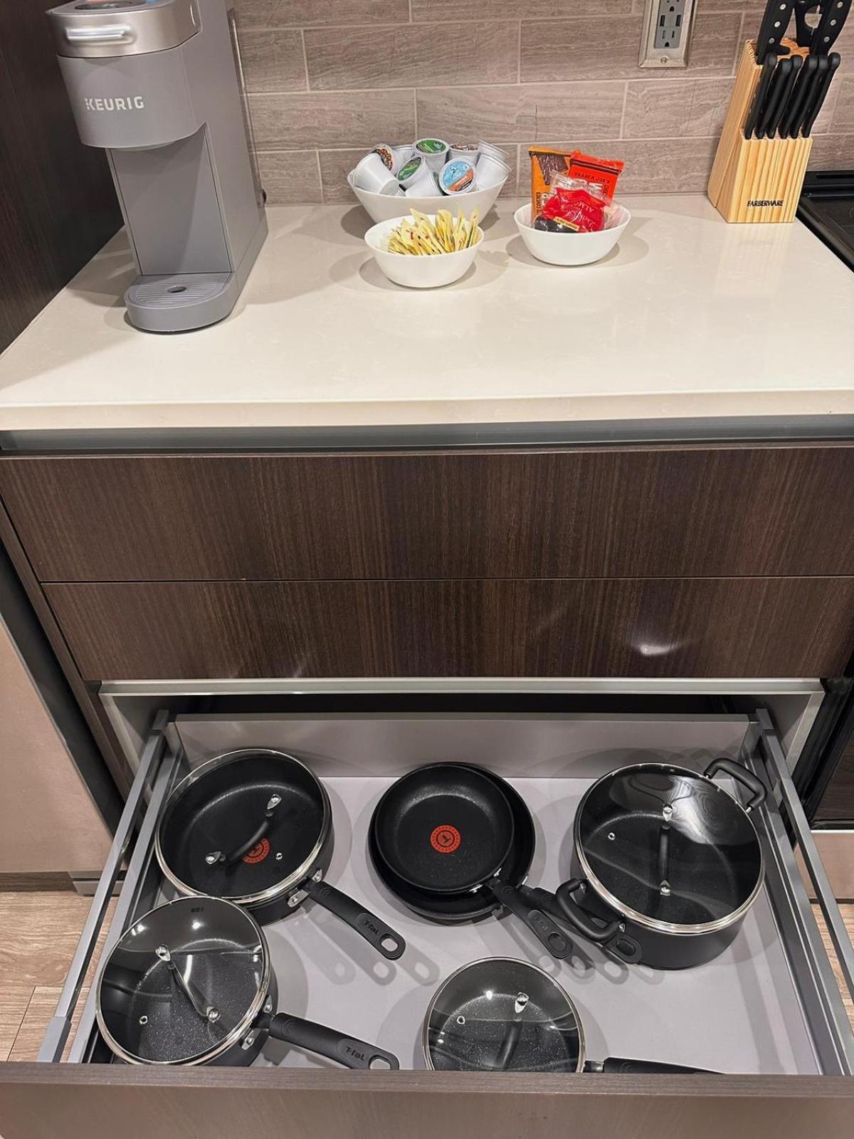 Apartment Cozy One Bedroom & Loft Sunset Free Off Site Parking And Wifi