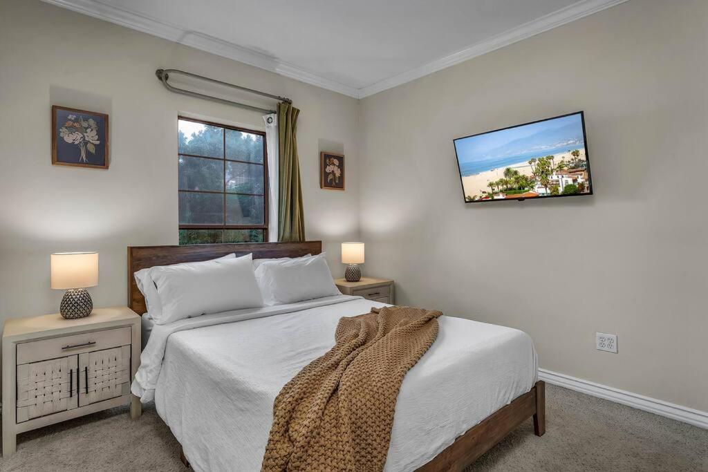 Stylish In Sunny Santa Monica Walk To & Pier Apartment Los Angeles