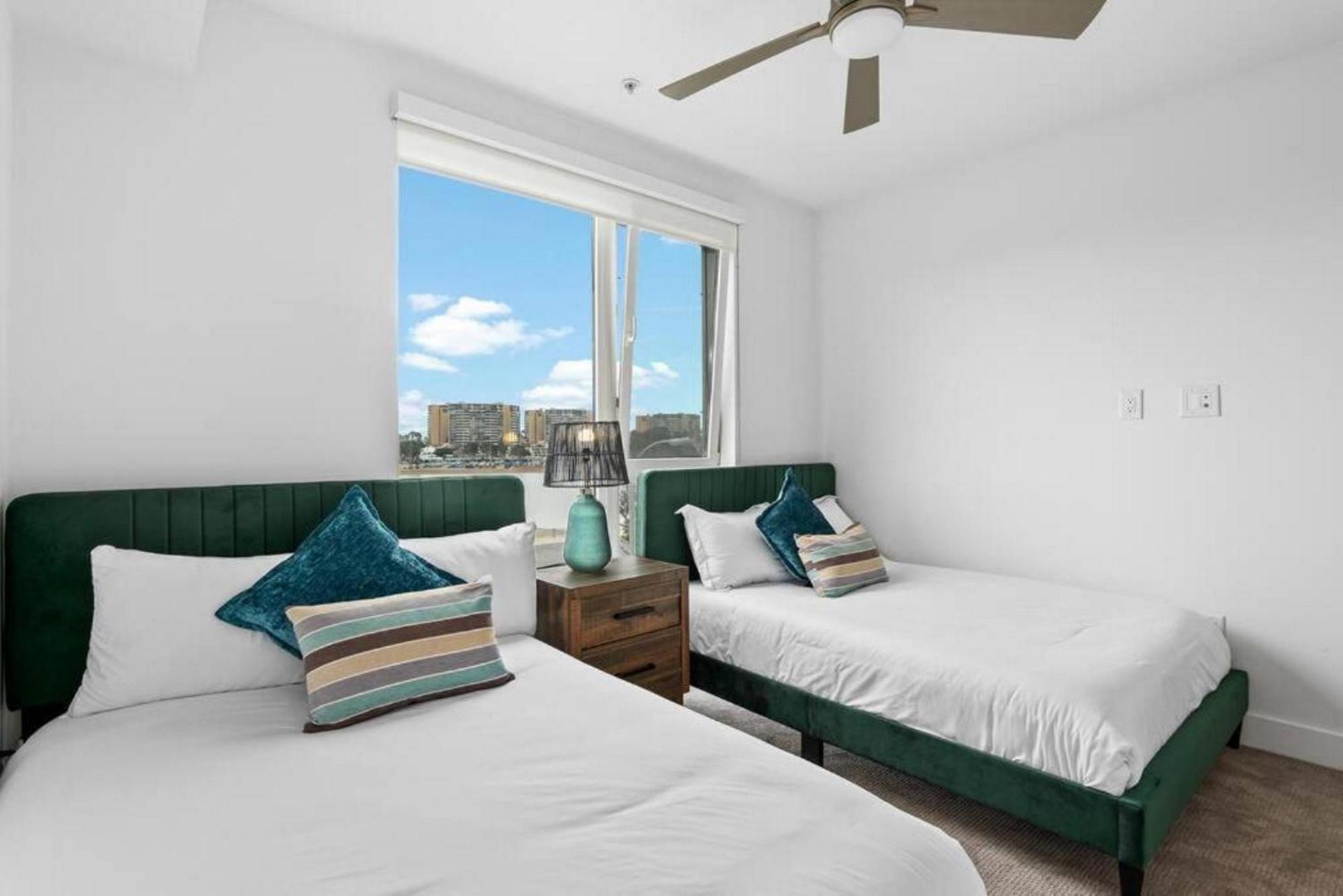 Dream Coastal Retreat Marina View Harbor Haven Apartment *