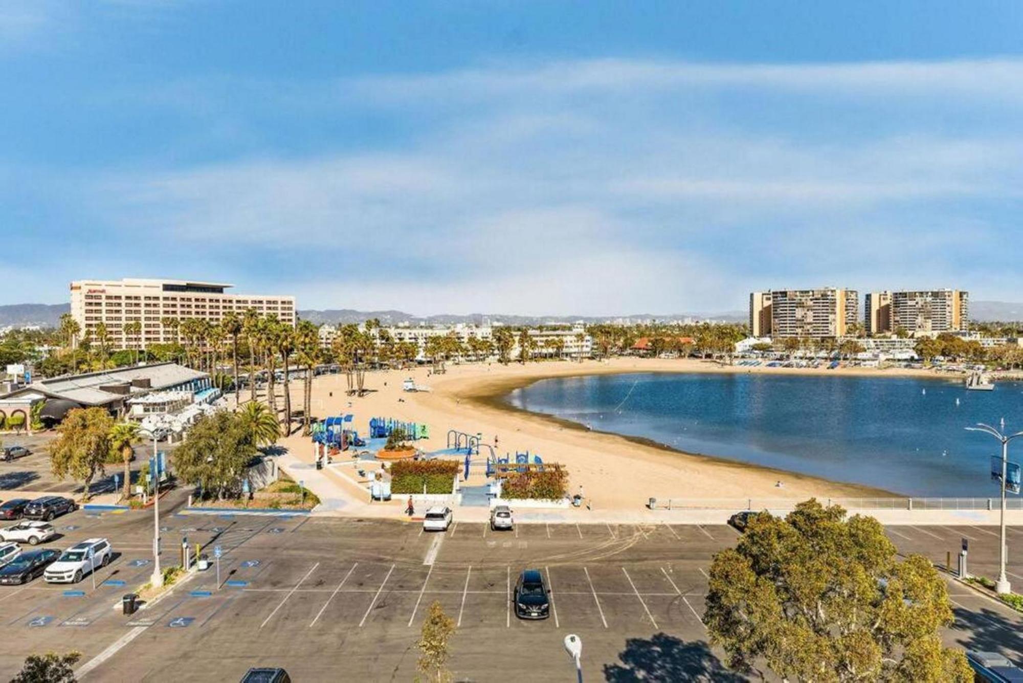Dream Coastal Retreat Marina View Harbor Haven Apartment