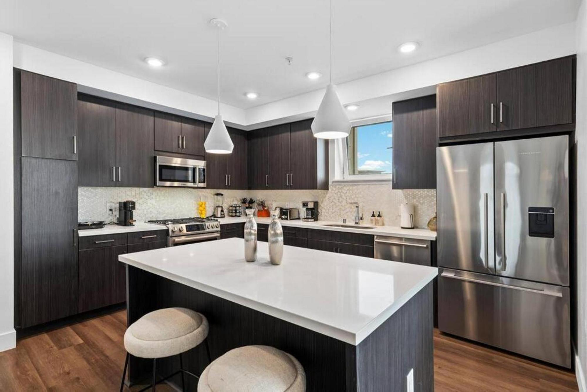 Dream Coastal Retreat Marina View Harbor Haven Apartment *