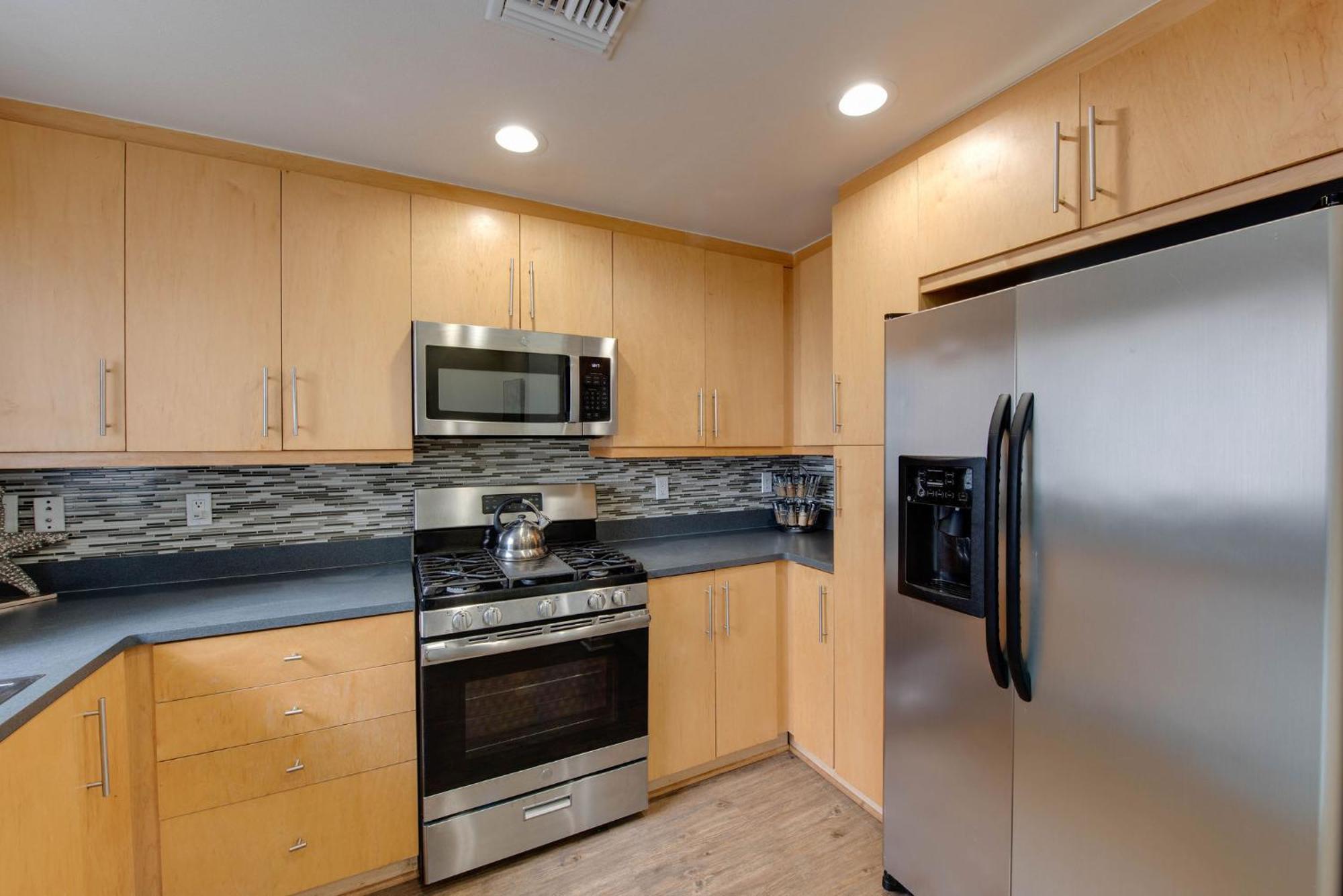 Sunny W/ 2 Story Panoramic Ocean Views