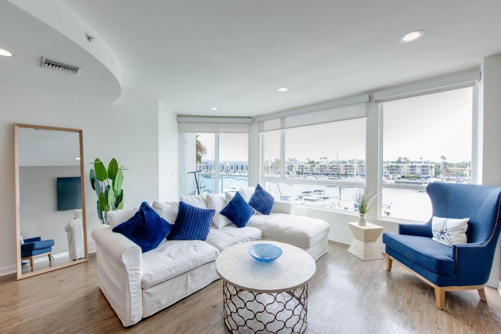 Sunny W/ 2 Story Panoramic Ocean Views * Los Angeles