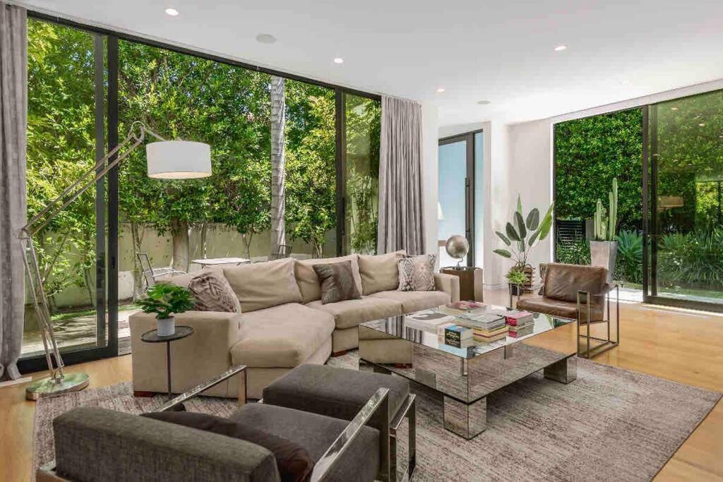 Modern & Elegant West Hollywood *