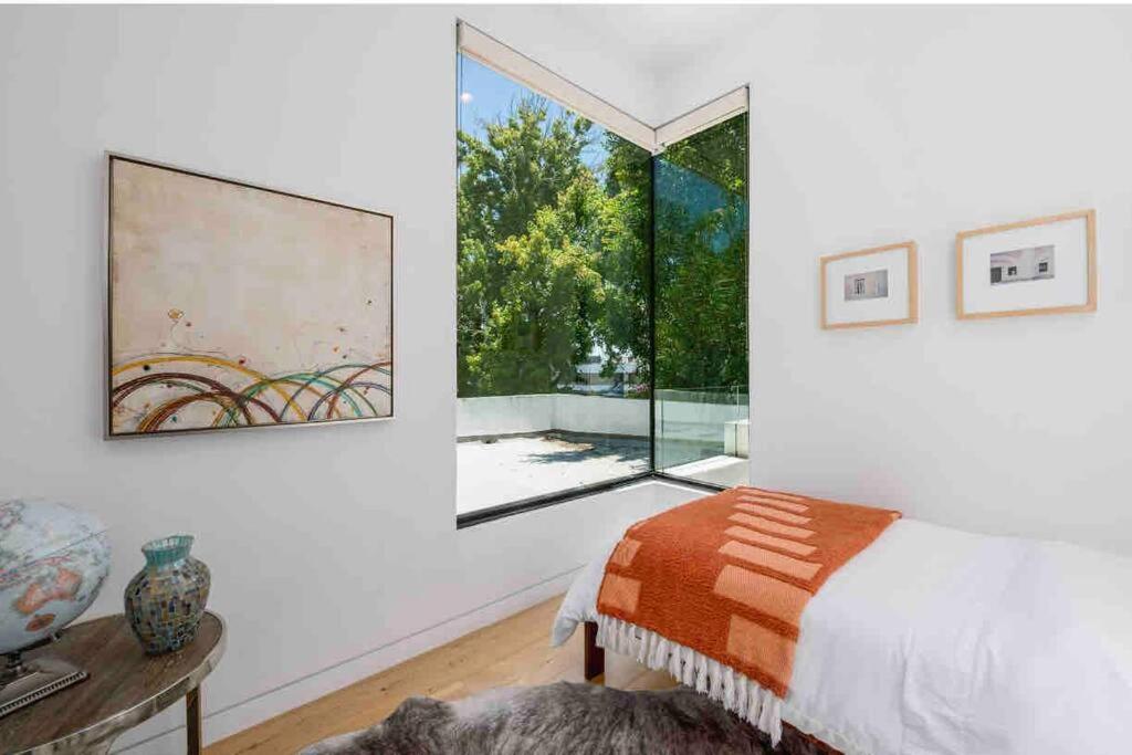 Modern & Elegant West Hollywood