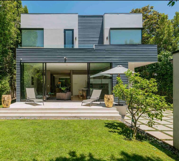 Modern & Elegant West Hollywood Villa *