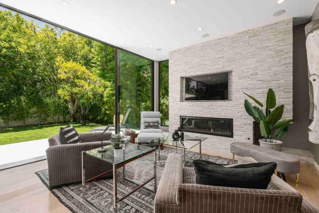 Modern & Elegant West Hollywood Villa
