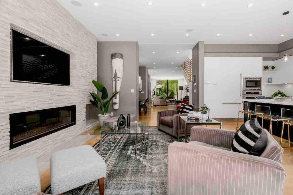 Modern & Elegant West Hollywood