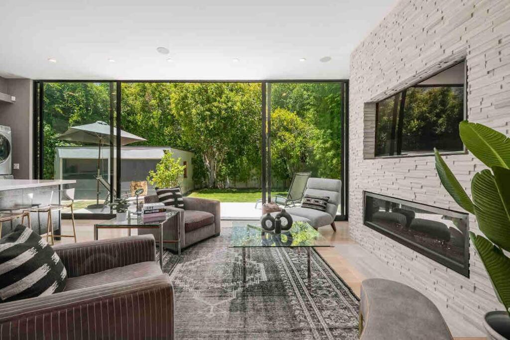 Modern & Elegant West Hollywood Villa *
