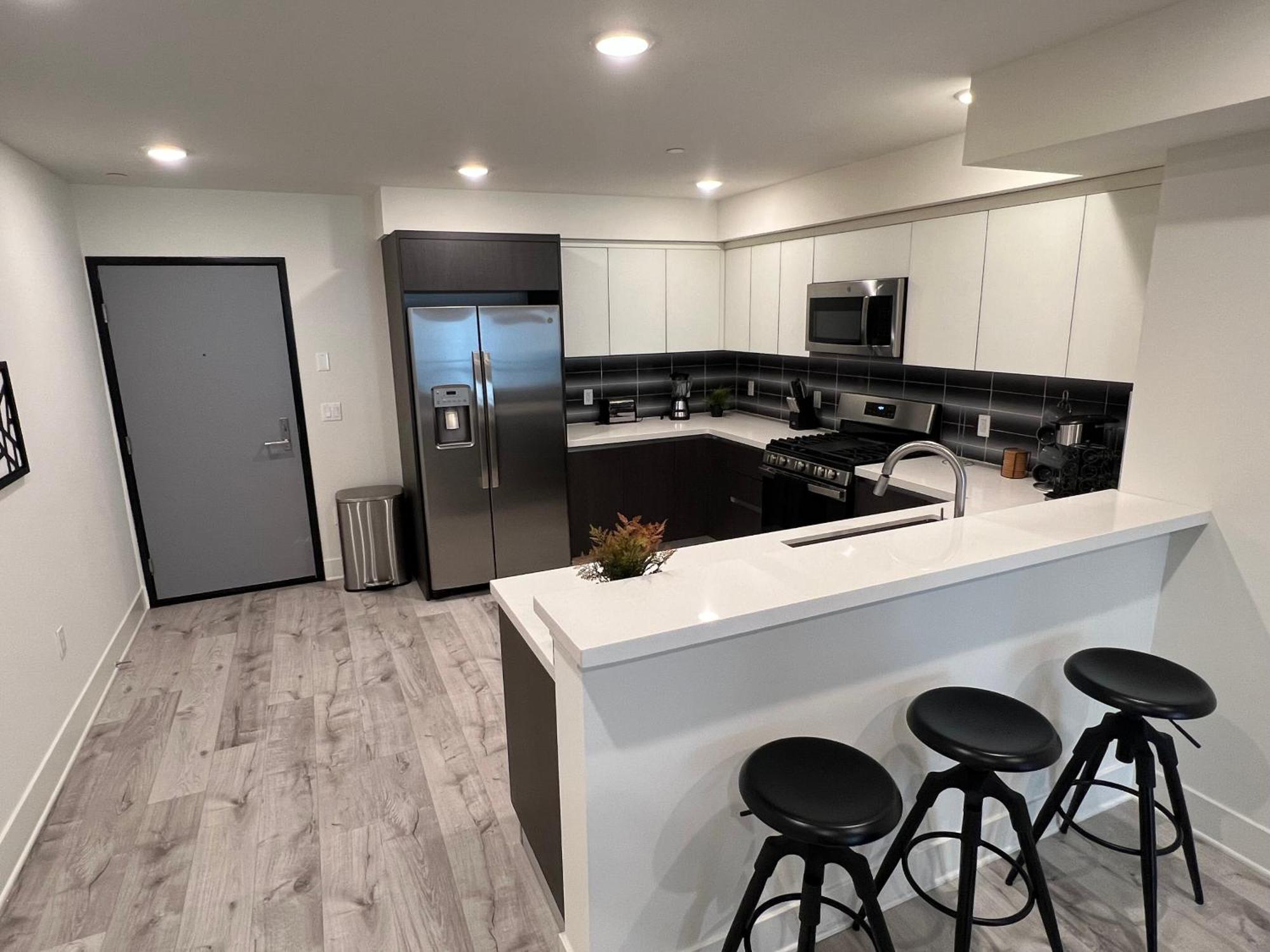 Century Cozy 2 Bedroom 4 Sleeps Crib W Parking 505