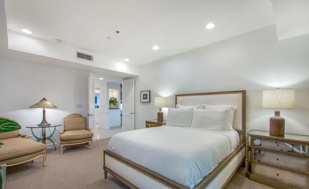 Exquisite 3 Bedroom Santa Monica Penthouse *