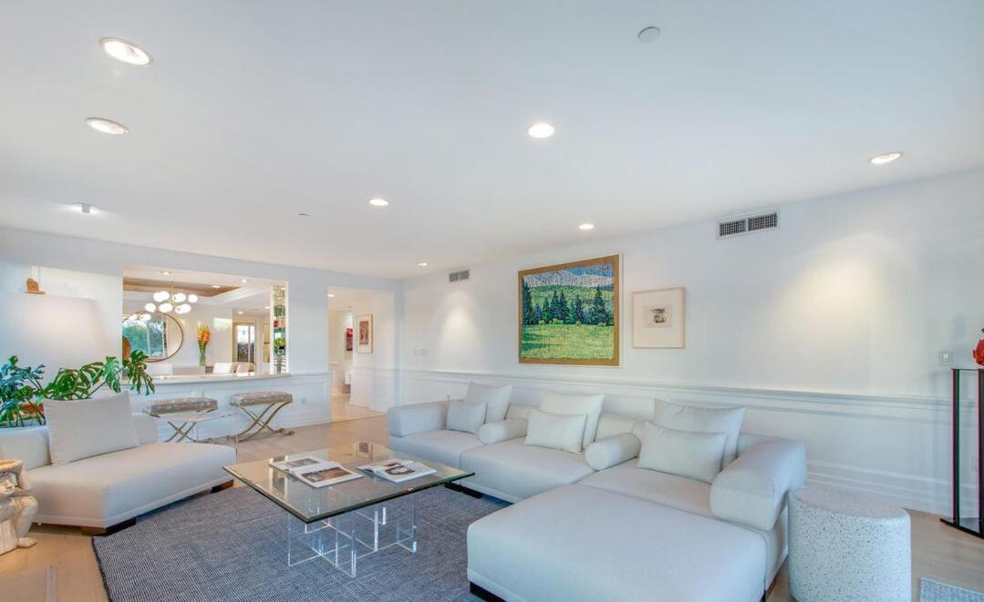 Exquisite 3 Bedroom Santa Monica Penthouse *