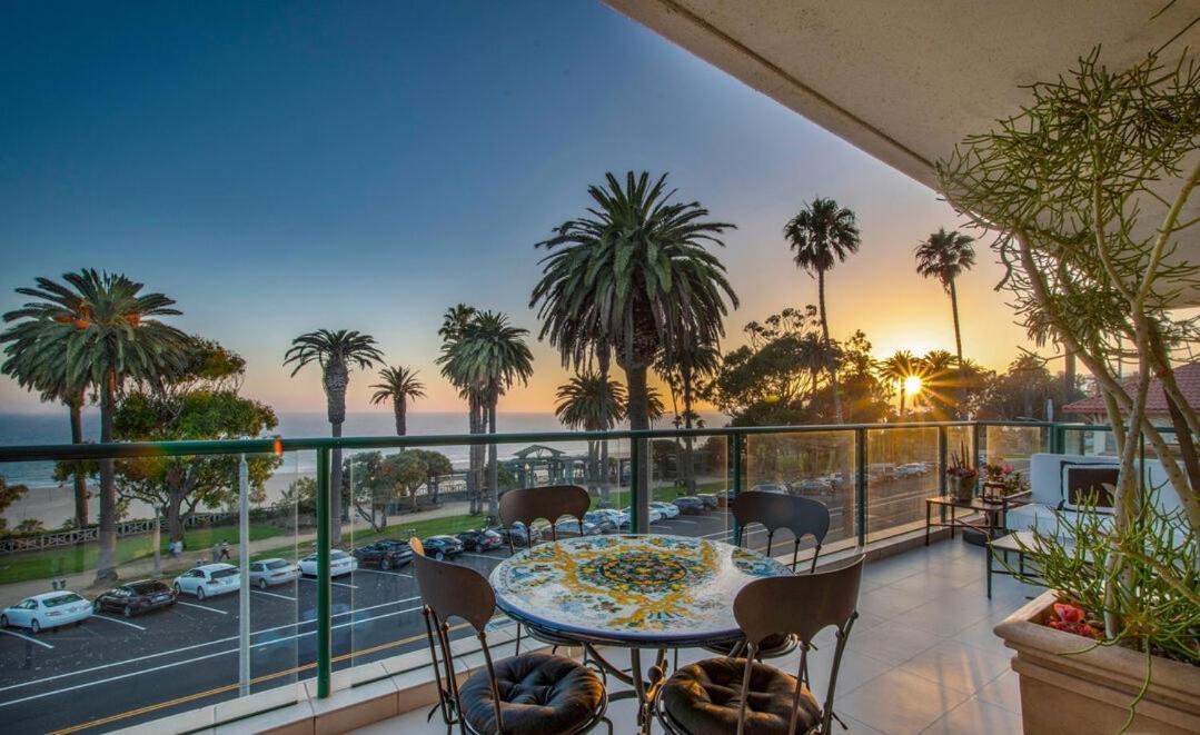 Exquisite 3 Bedroom Santa Monica Penthouse *