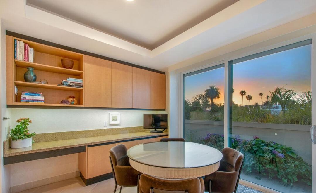 Exquisite 3 Bedroom Santa Monica Penthouse Apartment