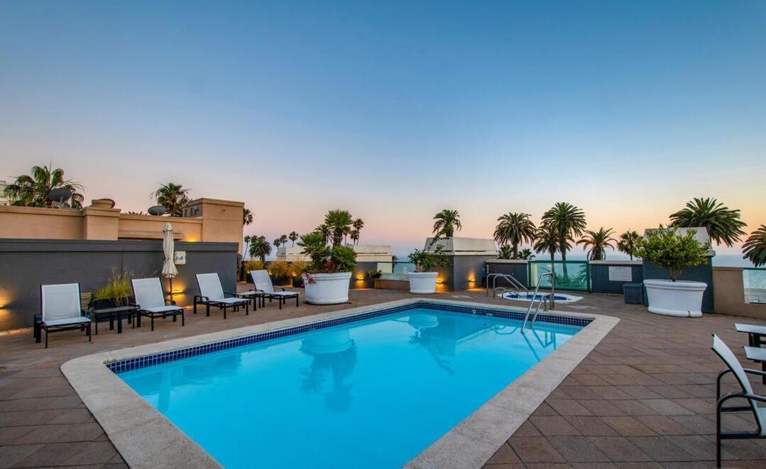 Exquisite 3 Bedroom Santa Monica Penthouse