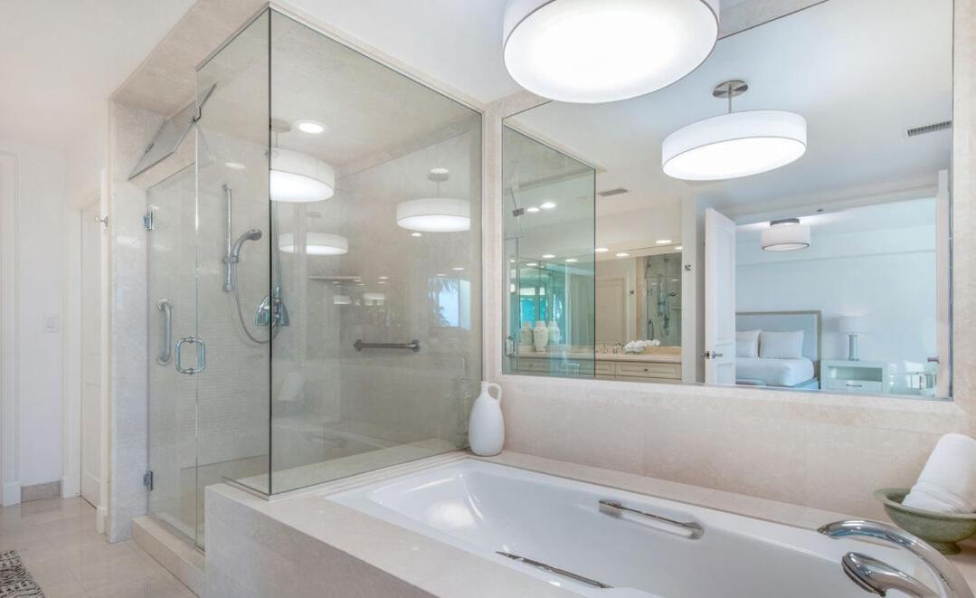 Exquisite 3 Bedroom Santa Monica Penthouse Apartment *
