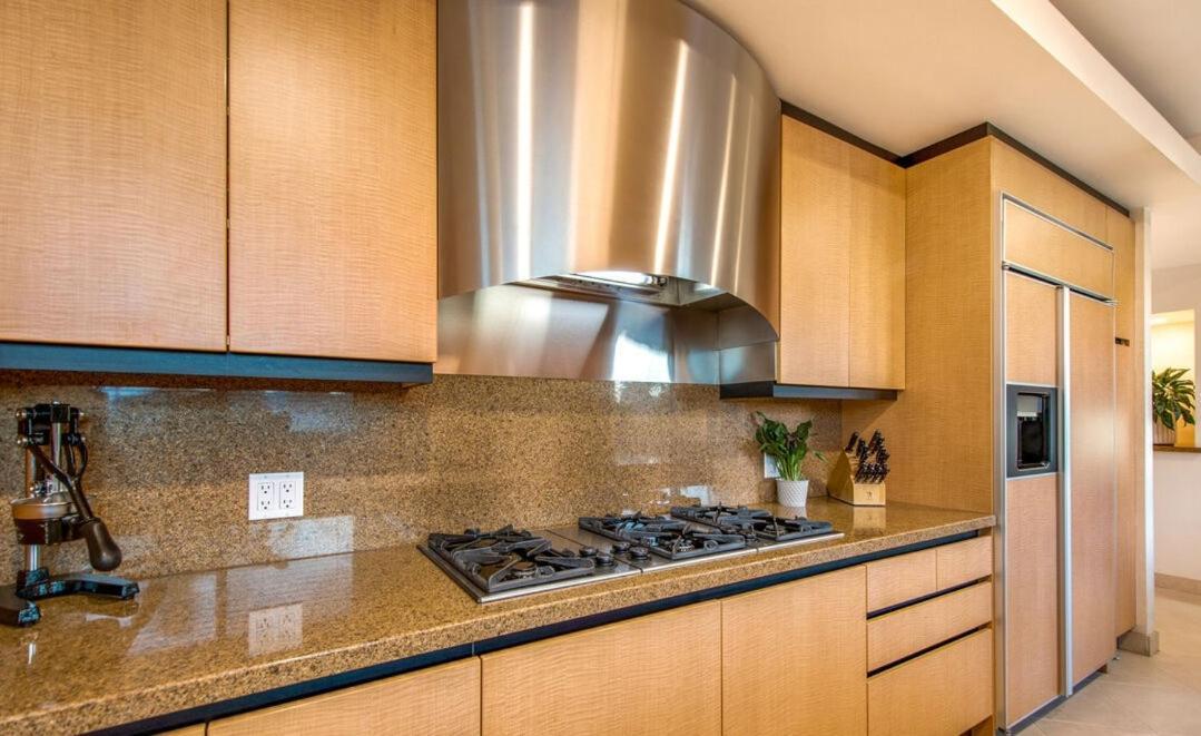 Exquisite 3 Bedroom Santa Monica Penthouse