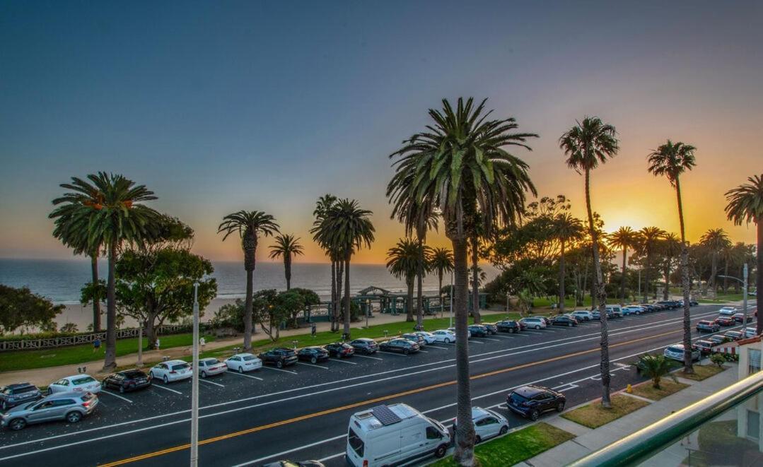 Exquisite 3 Bedroom Santa Monica Penthouse Apartment Los Angeles