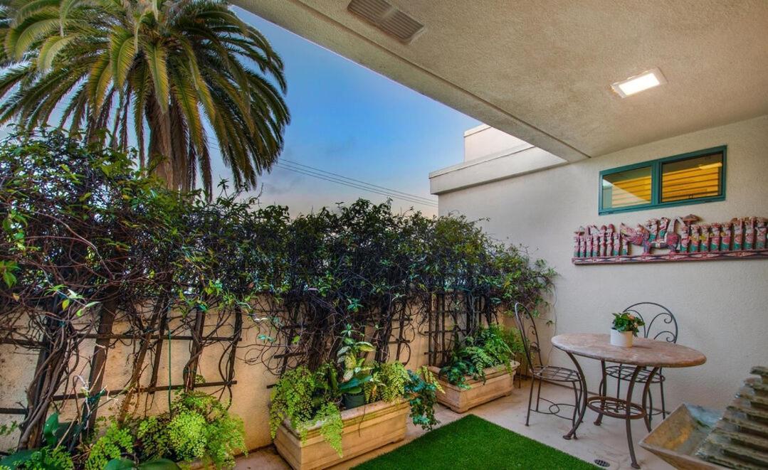 Exquisite 3 Bedroom Santa Monica Penthouse Apartment Los Angeles