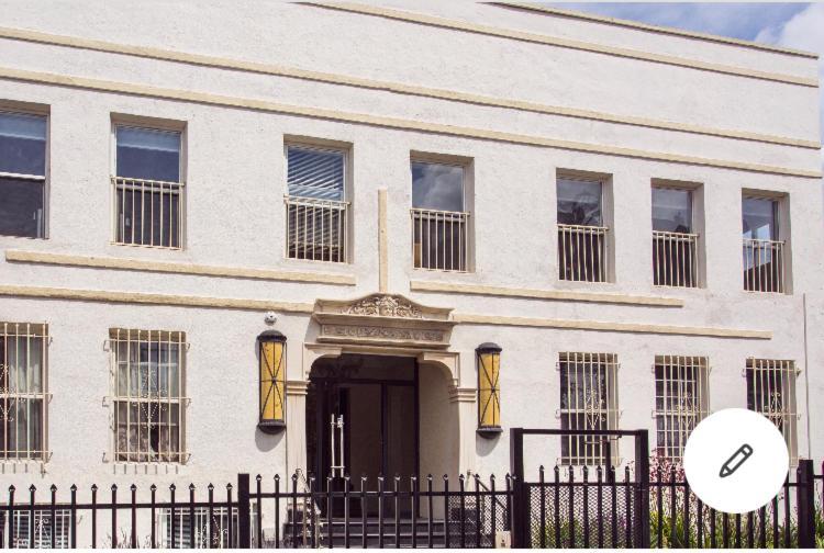 Apartment Beautiful In The Heart Of Koreatown!