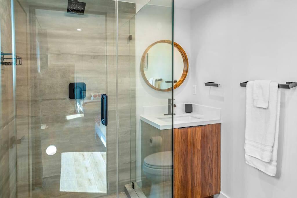Holiday home Luxurious Townhome W/3 Master Gated Parking Los Angeles