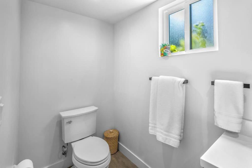 Luxurious Townhome W/3 Master Gated Parking *